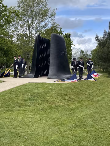 Bearers dipping ensigns at Submariners Memorial during 2026 service © Leigh Dodds