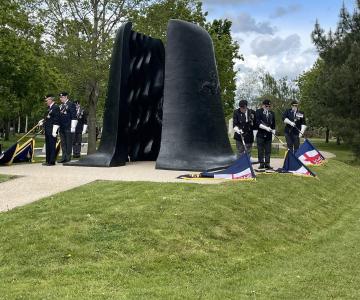 Bearers dipping ensigns at Submariners Memorial during 2026 service © Leigh Dodds