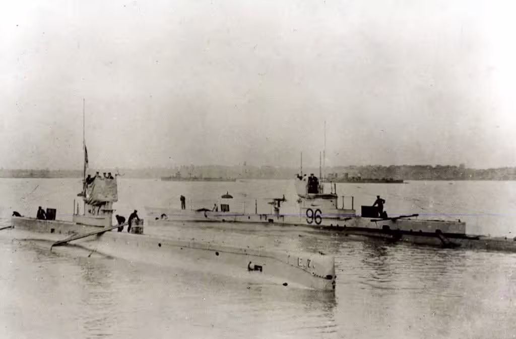 HMS E16